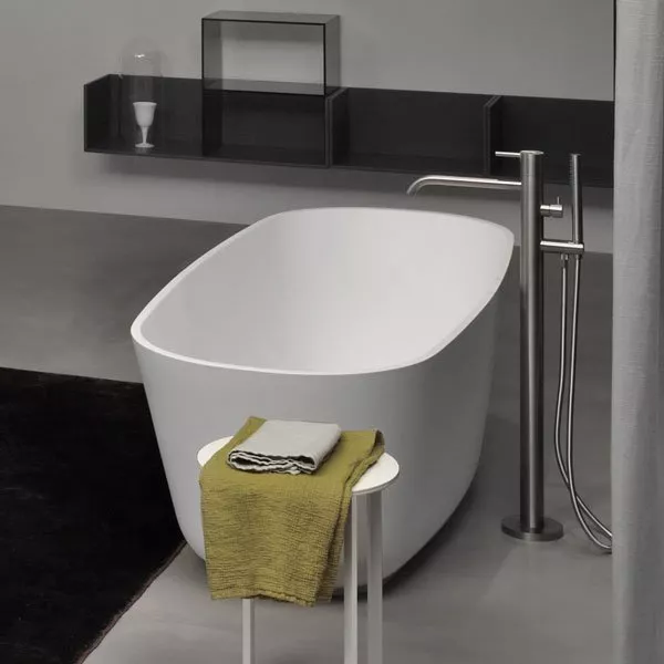 antoniolupi BAÌA SMALL Badewanne aus CRISTALPLANT® biobased, 170x70x53cm, weiß matt, Ablaufgarnitur edelstahl satiniert-BAIASSA